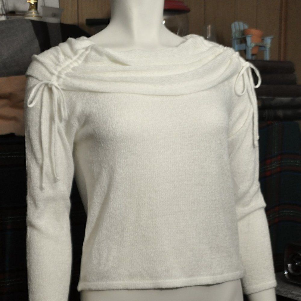 Main Strip White Crop Top